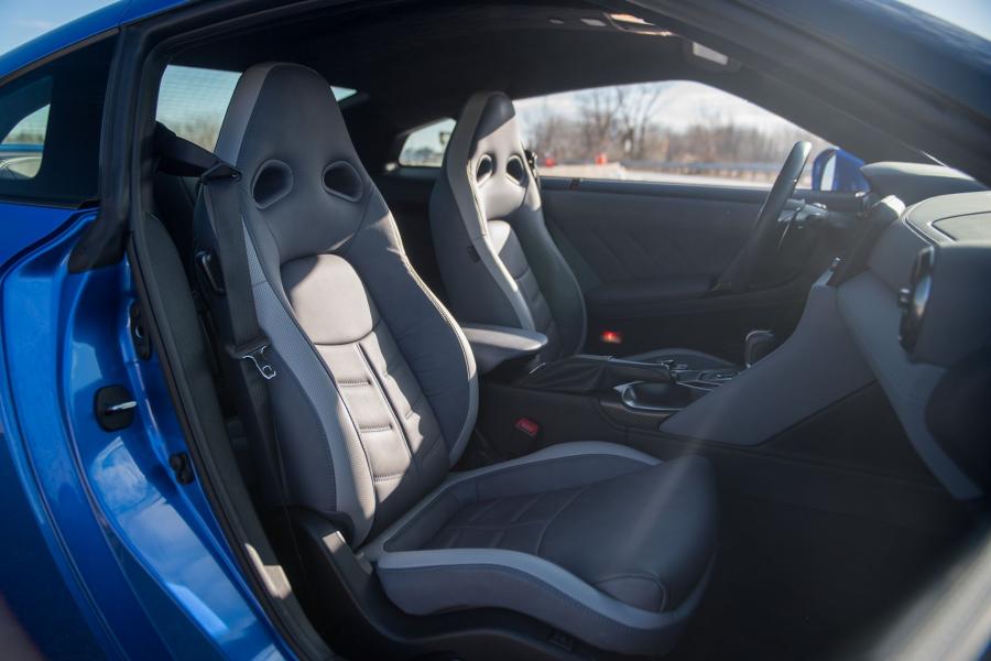 Интерьер Nissan GT-R 50th Anniversary (R35) 2019 года  (NA) (фото 28 из 40)